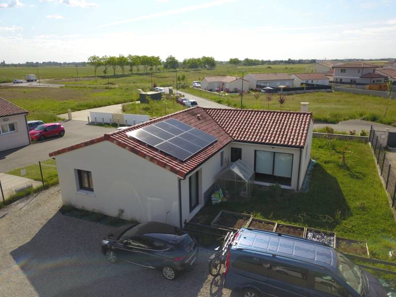 Passation de contrat EDF OA, nettoyage des panneaux solaires, projets d’installation de borne pour VE… On a discuté avec nos anciens clients à travers l’Occitanie comme à Toulouse (31)