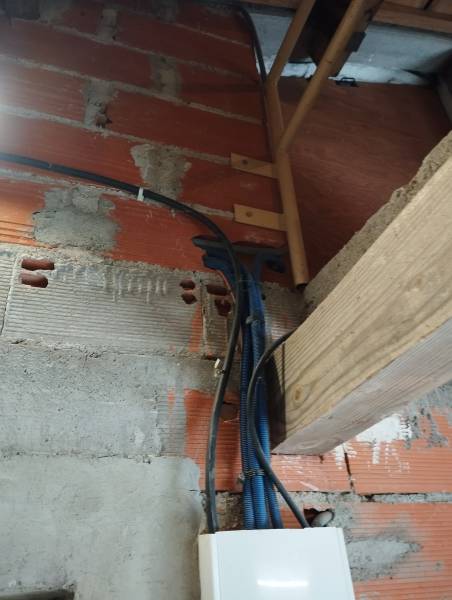 Raccordement et branchement panneaux photovoltaïques sur tableau secondaire en Occitanie : pas besoin de tirer un nouveau câble grâce au tableau divisionnaire à Gaillac (81) ?