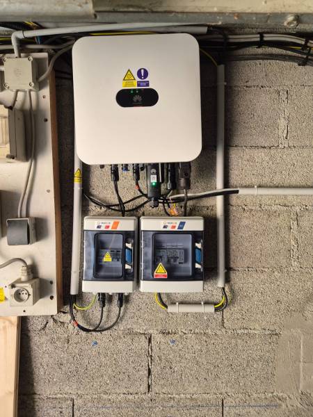 Alarme pour alerte surtension du réseau sur mon onduleur solaire Huawei : comment régler  mon problème de tension crête à Albi (81) ?