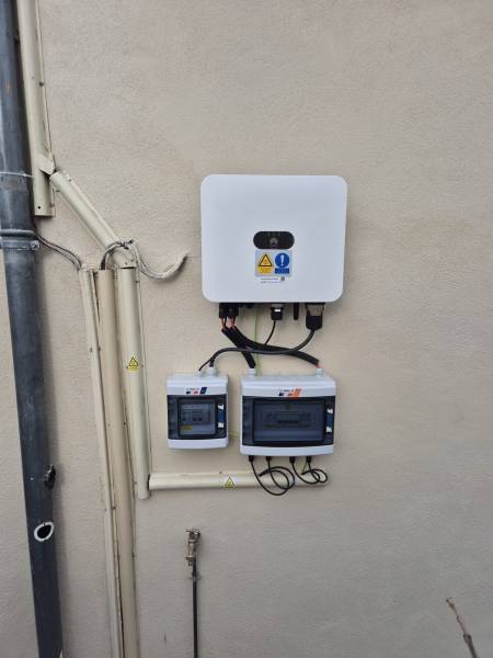 Poser des panneaux solaires BISOL 400 Wc rouges sur une toiture tuiles canal pour répondre aux exigences des ABF sur notre chantier à Leguevin en Haute-Garonne (31) ?