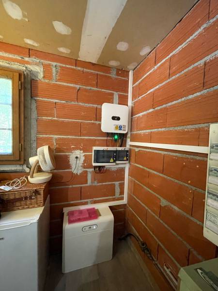 Batterie trop chère, dangereuse et encombrante ? On dément ces mythes sur le stockage d’énergie photovoltaïque avec vous à Montauban (82)