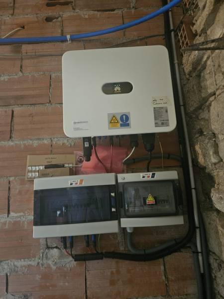 Micro-onduleurs IQ8 Enphase VS onduleur Huawei SUN 2000 : quelle solution choisir en fonction de la puissance solaire installée à Toulouse (31) ?