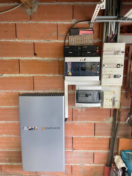 Batterie trop chère, dangereuse et encombrante ? On dément ces mythes sur le stockage d’énergie photovoltaïque avec vous à Toulouse (31)