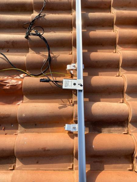 Chantier d’installation de centrale solaire Dualsun/Huawei 5kWc avec son EMS gestionnaire d'énergie intelligent EMMA-A02 à Balma (31)