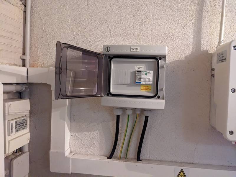 Couper coffret AC onduleur photovoltaique Toulouse