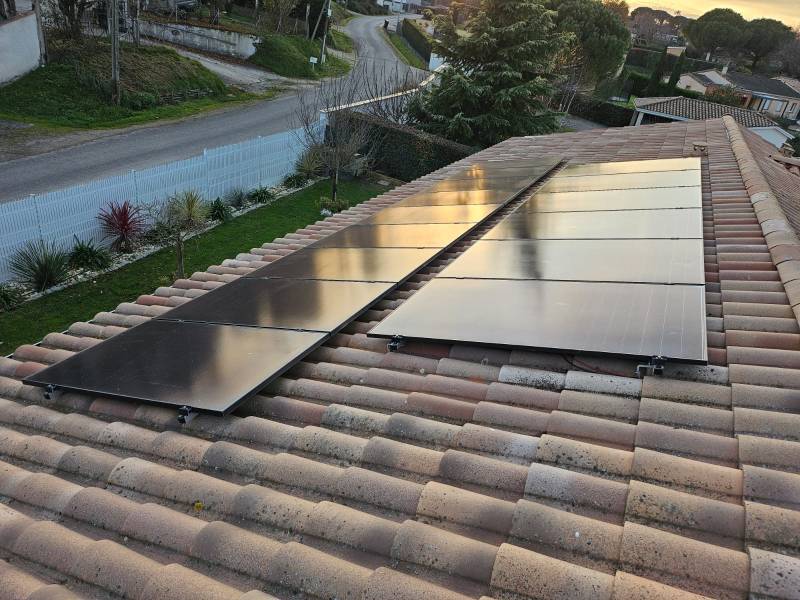 On a agrandi la centrale solaire de notre client à Castelmaurou (31) avec l’ajout de 18 panneaux photovoltaïques 500Wc de DualSun !