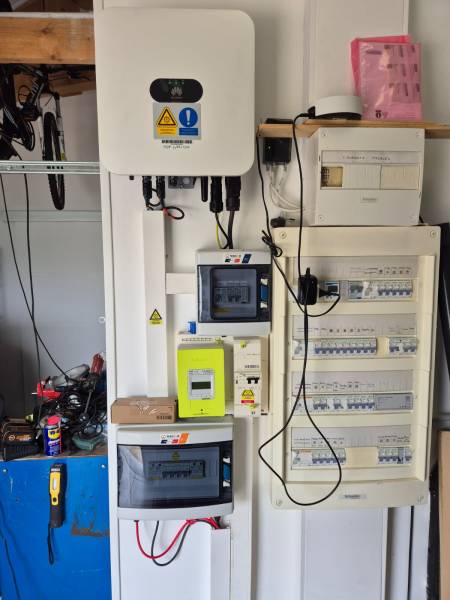 Carport solaire : l’installation d’une centrale photovoltaïque 6kWc à Lauzerte dans le Tarn-et-Garonne (82)