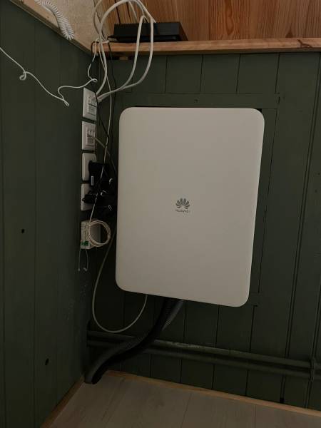 Cette installation solaire dotée d’un SmartGuard et de l’EMS EMMA de Huawei Fusion Solar est complètement autonome à Foix (09) ?