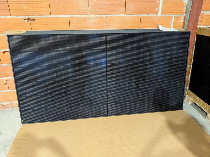 Panneau solaire DualSun FLASH 600 Wc Half-Cut Black TOPCon : la solution pour les petites toitures à Toulouse (31) ?