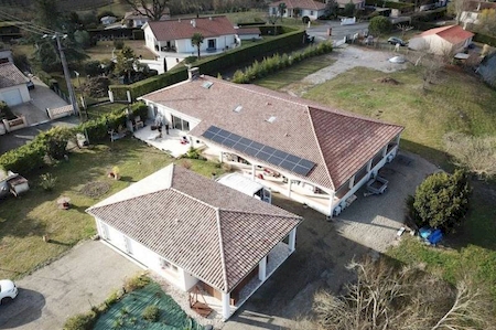 Notre zone d'activité pour ce service Expert en solutions photovoltaïques pour garage avec installation surimposée et système de batterie physique pour énergie autonome